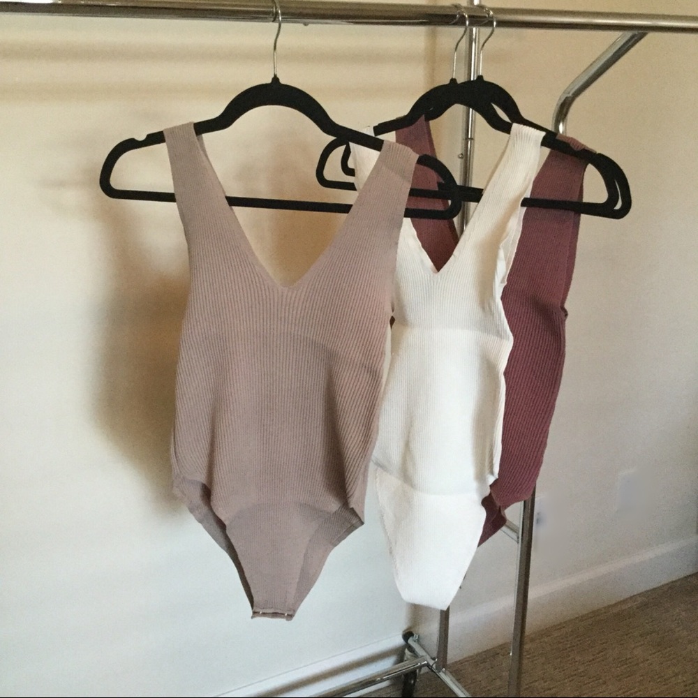 1 LEFT‼️V-Neck Ribbed Bodysuit - Picture 6 of 7